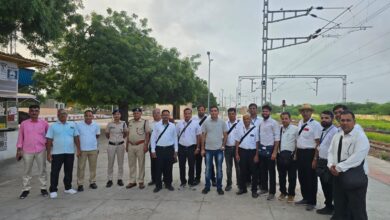 Photo of उत्तर पश्चिम रेलवे ने 14 घंटे के मेगा टिकट-चेकिंग अभियान में 1, 361 बिना टिकट यात्रियों से वसूला 9, 17, 000 रुपए का जुर्माना