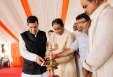 Photo of मंत्री शर्मा ने मऊ में स्व. कल्पनाथ राय की पुण्यतिथि पर 5 मेगावाट सोलर पार्क का शिलान्यास और उनकी प्रतिमा का अनावरण किया