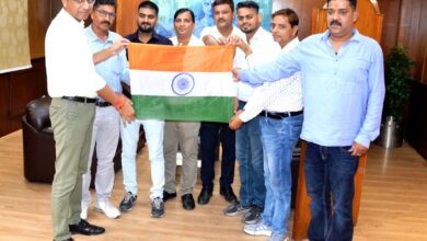 Photo of 09 से 17 अगस्त तक चलाए जा रहे ‘हर घर तिरंगा’ अभियान में मंडल रेल प्रबंधक कार्यालय पर तिरंगा वितरण कार्यक्रम का आरंभ