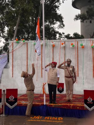 जम्मू डिवीज़न में 80वां स्वतंत्रता दिवस बड़े जोश-ओ-खरोश के साथ मनाया गया, डिवीज़नल रेलवे मैनेजर ने फहराया राष्ट्रीय ध्वज
