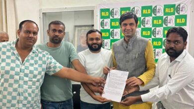 Photo of 68,500 सहायक शिक्षक भर्ती परीक्षा 2018 : राष्ट्रीय लोक दल प्रदेश अध्यक्ष ऐश्वर्य राज सिंह को ओबीसी अभ्यर्थियों ने सौंपा ज्ञापन