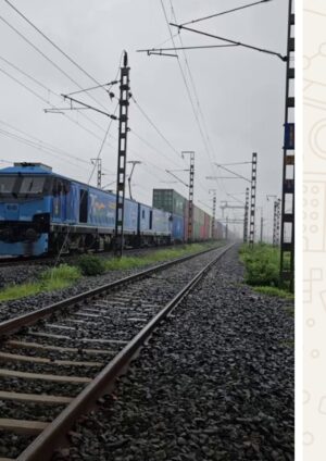 भारतीय रेलवे ने जेएनपीटी मुंबई से पहली डबल-स्टैक लॉन्ग-हॉल कंटेनर ट्रेन संचालित की