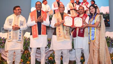 Photo of बीबीएयू में बोले रक्षा मंत्री : ज्ञान हासिल करें, संवैधानिक तरीकों से अन्याय पर सवाल उठाएं और लोकतांत्रिक तरीकों से बदलाव लाएं