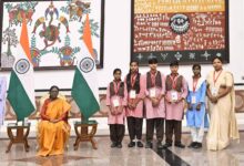 Photo of राष्ट्रपति भवन में राष्ट्रपति द्रौपदी मुर्मु से मिलीं बुलंदशहर की छात्राएं, रक्षाबंधन पर मिला गौरवपूर्ण अवसर