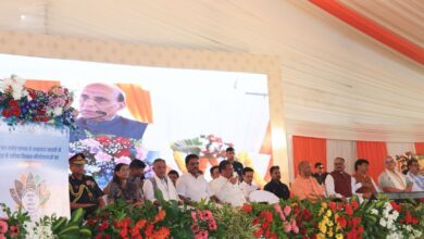Photo of रक्षा मंत्री एवं मुख्यमंत्री उप्र ने लखनऊ छावनी में 100 करोड़ रुपये से अधिक वाली 14 विकास परियोजनाओं के लिए भूमि पूजन किया