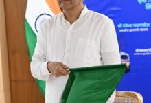 Photo of रेल मंत्री वैष्णव और मंत्री पीयूष गोयल ने मुंबई के सीएसएमटी से सावंतवाड़ी रोड तक नई ट्रेन को हरी झण्डी दिखाई