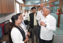 Photo of रेल राज्य मंत्री ने दिल्ली मंडल के केंद्रीय नियंत्रण कार्यालय का निरीक्षण कर व्यवस्था की समीक्षा की