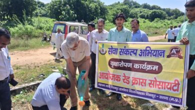 Photo of चित्रकूट ग्रामोदय विश्वविद्यालय में सेवा संकल्प अभियान: नानाजी देशमुख परिसर में विद्यार्थियों ने रोपे 70 पौधे