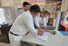 Photo of वाराणसी डीआरएम ने किया कछवा रोड स्टेशन का निरीक्षण; यात्री सुविधाओं और संरक्षा मानकों को परखा