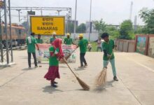 Photo of वाराणसी मंडल में ‘स्वच्छ स्टेशन, स्वच्छ रेलगाड़ी’ अभियान; जन-जागरूकता रैलियों से दिया स्वच्छता का संदेश