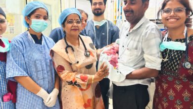 Photo of केजीएमयू के क्वीन मैरी में पहली बार आईवीएफ से गूंजी किलकारी; 15 साल बाद दंपति के घर आई नन्ही परी