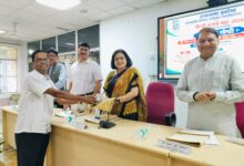 Photo of बीबीएयू में पंडित दीनदयाल उपाध्याय की जयंती पर विचार गोष्ठी; ‘हर घर स्वदेशी और हर युवा उद्यमी’ का दिया नारा