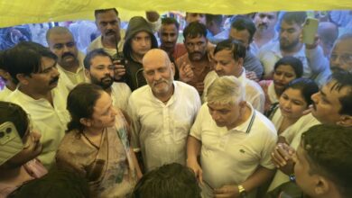 Photo of लखनऊ में भारी बारिश के बीच कांग्रेस का ज़बरदस्त विरोध प्रदर्शन; मुख्य चुनाव आयुक्त ज्ञानेश कुमार के इस्तीफ़े की मांग