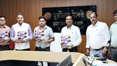 Photo of इज्जतनगर मंडल में राजभाषा बैठक व साहित्यिक संगोष्ठी संपन्न; ‘रेल प्रज्ञा’ पत्रिका का हुआ विमोचन, विजेता रेलकर्मी सम्मानित