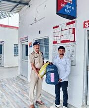 Photo of आरपीएफ ने छपरा व गाजीपुर में यात्रियों का छूटा कीमती सामान बरामद कर सुरक्षित लौटाया