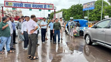 Photo of लखनऊ रेलवे स्टेशन पर डीआरएम सुनील कुमार वर्मा का औचक निरीक्षण; निर्माण कार्यों को समयबद्ध पूरा करने के निर्देश