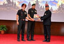 Photo of लखनऊ में रेजिमेंट ऑफ़ आर्टिलरी ने धूमधाम से मनाया ऐतिहासिक 200वां गनर्स डे; जांबाजों को दी गई वीर श्रद्धांजलि