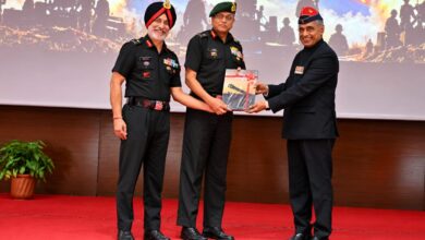 Photo of लखनऊ में रेजिमेंट ऑफ़ आर्टिलरी ने धूमधाम से मनाया ऐतिहासिक 200वां गनर्स डे; जांबाजों को दी गई वीर श्रद्धांजलि