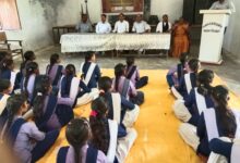 Photo of ‘ग्रामोदय पखवाड़ा’ में छात्राओं को आत्मनिर्भर बनने की सीख; बछरन में केव्हीआईसी (KVIC) कौशल प्रशिक्षण की जानकारी