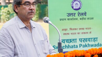 Photo of उत्तर रेलवे मुख्यालय में शुरू हुआ स्वच्छता पखवाड़ा; महाप्रबंधक राजेश पाण्डेय ने दिलाई शपथ, किया पौधारोपण