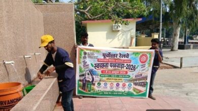Photo of वाराणसी रेल मंडल के प्रमुख स्टेशनों पर चला गहन ‘डीप क्लीनिंग ड्राइव’; यात्रियों से की गई स्वच्छता बनाए रखने की अपील