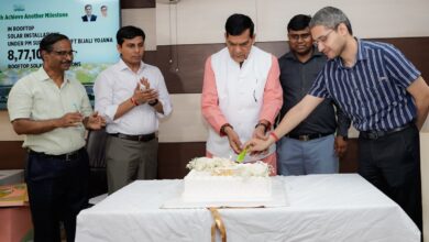 Photo of पीएम सूर्य घर योजना में यूपी बना देश में नंबर वन; ऊर्जा मंत्री शर्मा ने यूपीनेडा टीम को किया सम्मानित