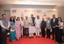 Photo of इन्वेस्ट यूपी का सूरत में महा-संवाद केंद्रीय मंत्री गिरिराज सिंह से की मुलाकात, कपड़ा दिग्गजों को दिया यूपी में निवेश का न्योता