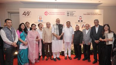 Photo of इन्वेस्ट यूपी का सूरत में महा-संवाद केंद्रीय मंत्री गिरिराज सिंह से की मुलाकात, कपड़ा दिग्गजों को दिया यूपी में निवेश का न्योता