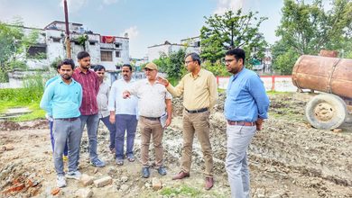 Photo of वाराणसी डीआरएम का औचक निरीक्षण; न्यू लोको कॉलोनी में छठ घाट और सिटी यार्ड में सबवे का काम पूरा करने के निर्देश