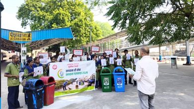Photo of पूर्वोत्तर रेलवे लखनऊ मंडल में SWM नियम 2026 – महाअभियान; गोरखपुर व सीतापुर में संविदा कर्मियों ने ली स्वच्छता की शपथ