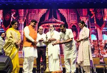 Photo of चित्रकूट के राघव प्रयाग घाट पर अंतरराष्ट्रीय रामलीला उत्सव शुरू; थाईलैंड के ‘श्री रामाकेन दल’ ने खोन नृत्य से मोहा मन