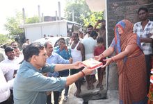 Photo of मलिहाबाद के सैंथा में ड्रोन से हुआ एंटी-लार्वा छिड़काव; बाढ़ प्रभावितों से मिले नगर विकास मंत्री शर्मा