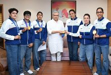 Photo of एशियाई खेल 2026 में स्वर्ण पदक विजेता महिला कबड्डी टीम से मिले रेल मंत्री अश्विनी वैष्णव, दी बधाई