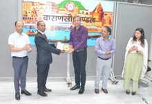Photo of वाराणसी रेल मंडल में पिछले एक वर्ष से कोई रेल हादसा नहीं, मंडल रेल प्रबंधक जैन ने 11 रेलकर्मियों को दिया एक्सीलेंस अवार्ड