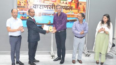 Photo of वाराणसी रेल मंडल में पिछले एक वर्ष से कोई रेल हादसा नहीं, मंडल रेल प्रबंधक जैन ने 11 रेलकर्मियों को दिया एक्सीलेंस अवार्ड