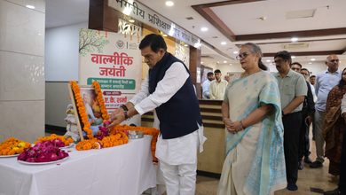 Photo of महर्षि वाल्मीकि जयंती पर सफाई मित्रों का सम्मान, स्वच्छता में लखनऊ की उपलब्धियों को सराहा
