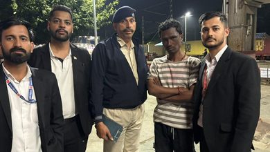Photo of टिकट चेकिंग स्टाफ की सतर्कता से चलती ट्रेन में मोबाइल चोर गिरफ्तार